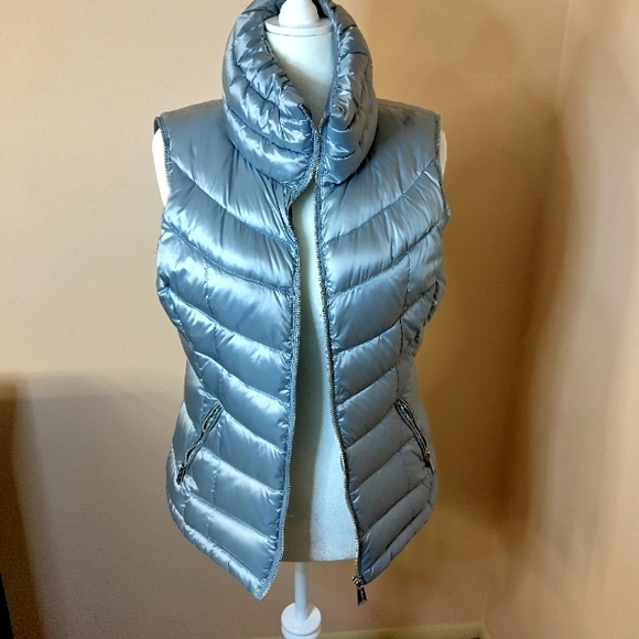 Calvin Klein silver puffer vest 90% duck down womans medium - Picture 2 of 15